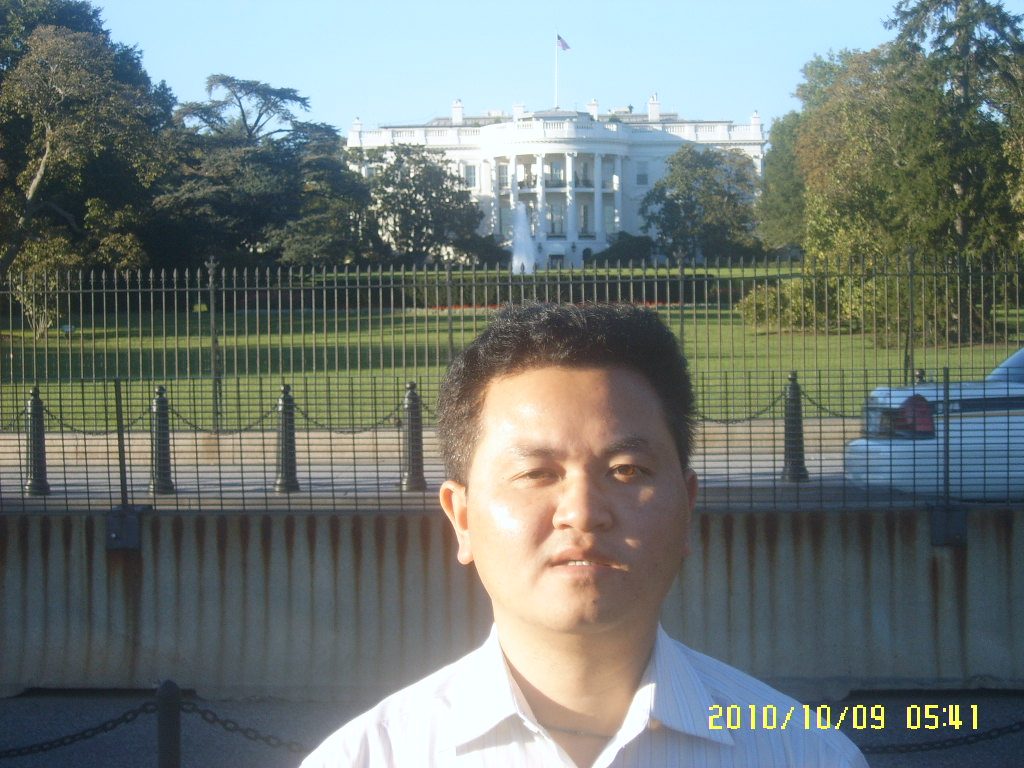 2010年10月9日摄于美国华盛顿白宫（画面右下角为相机时间戳）